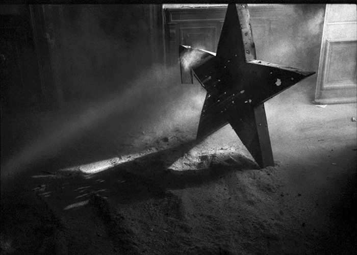 ROJA ESTRELLA – FRAGMENTOS DE LA DICTADURA